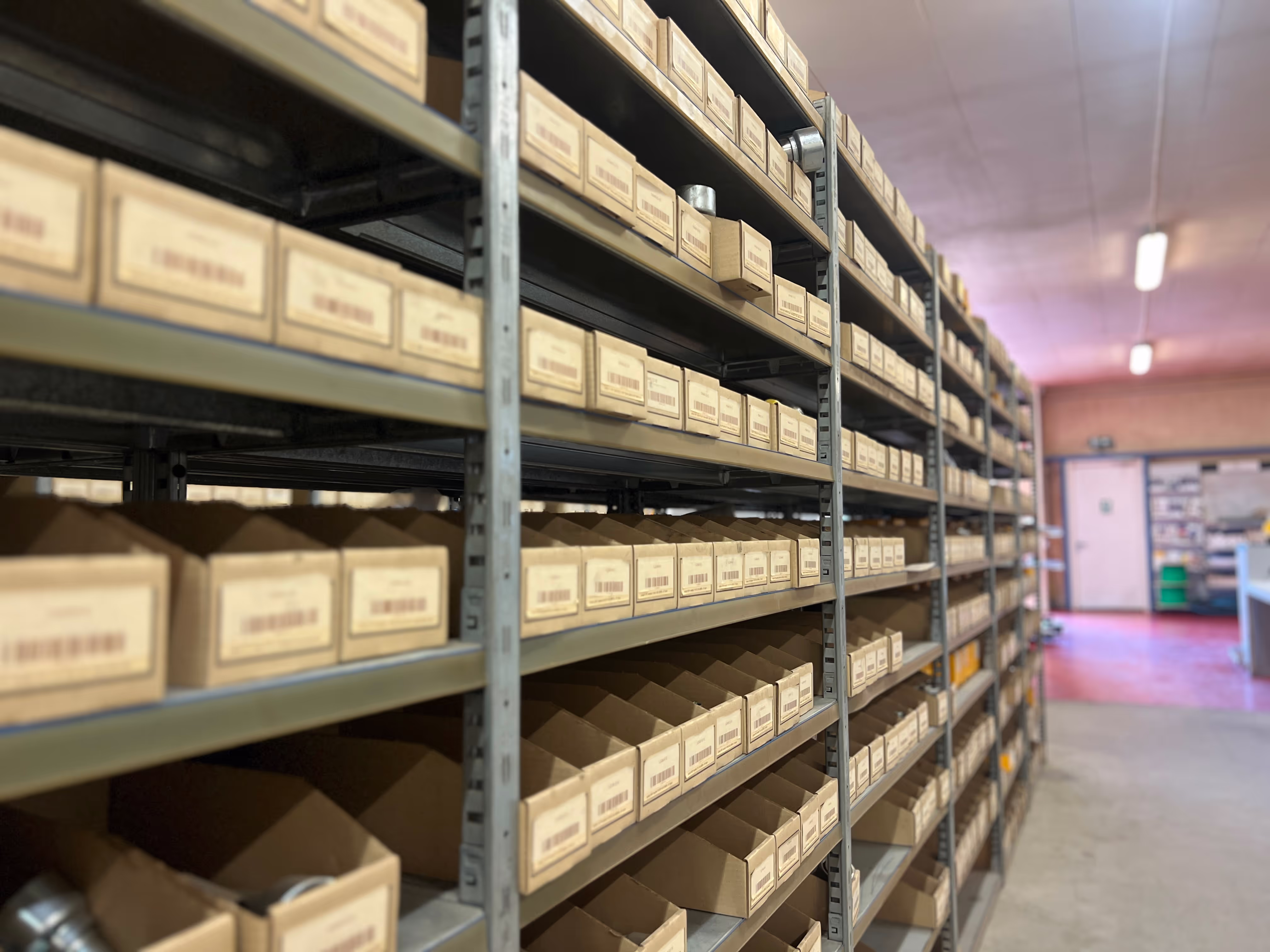 Schappen voor onderdelen van machines